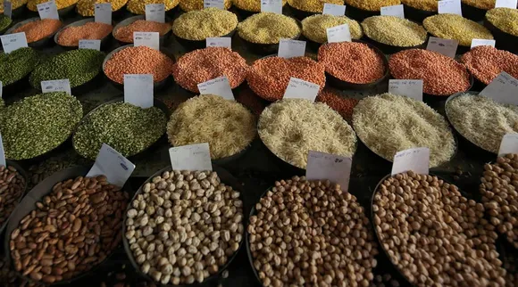 कमोडिटी की कीमतों में भारी गिरावट, रिकॉर्ड हाई से 56% तक टूटा भाव, कैसे बनाएं मुनाफे की स्ट्रैटेजी?