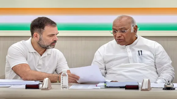 Rajasthan assembly election 2023, Mallikarjun Kharge, Sonia Gandhi, Rahul Gandhi, Ashok Gehlot, Rajasthan Congress candidates list, Rajasthan Congress first list, Rajasthan election 2023, Rajasthan Vidhan Sabha Chunav 2023, Congress candidates list for Rajasthan, Congress Election Committee Meeting, राजस्थान विधानसभा चुनाव 2023, मल्लिकार्जुन खड़गे, सोनिया गांधी, राहुल गांधी, अशोक गहलोत, राजस्थान कांग्रेस उम्मीदवारों की सूची, राजस्थान कांग्रेस की पहली सूची, राजस्थान चुनाव 2023, राजस्थान विधानसभा चुनाव 2023, राजस्थान के लिए कांग्रेस उम्मीदवारों की सूची, कांग्रेस चुनाव समिति की बैठक