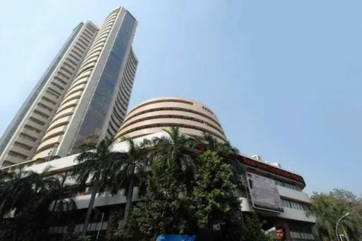 सेंसेक्स 414 अंक गिरकर बंद, निफ्टी 10050 के नीचे; बैंक शेयरों में गिरावट, ICICI बैंक टॉप लूजर