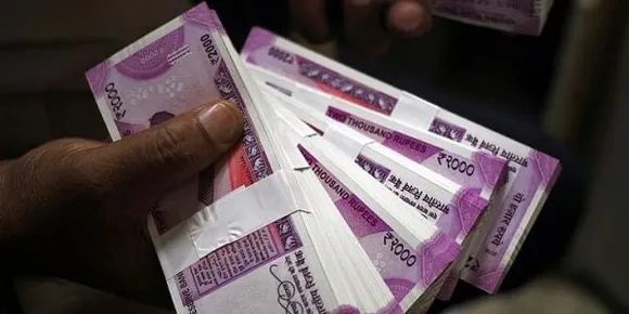 Investment Tips :बैंक एफडी के कम ब्याज से परेशान हैं तो सीनियर सिटिजन्स यहां लगाएं पैसा, सुरक्षा की पूरी गारंटी और महंगाई को भी मिलेगी मात