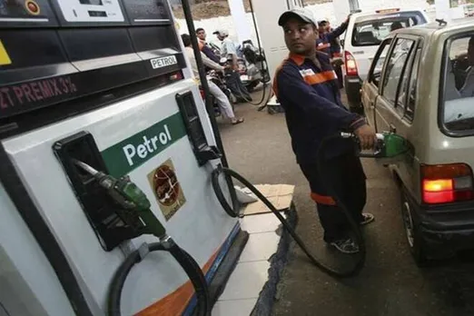 Petrol-Diesel Price : महंगाई में फिर लगी पेट्रोल-डीजल की आग, तेल कंपनियों ने आज भी बढ़ाए दाम