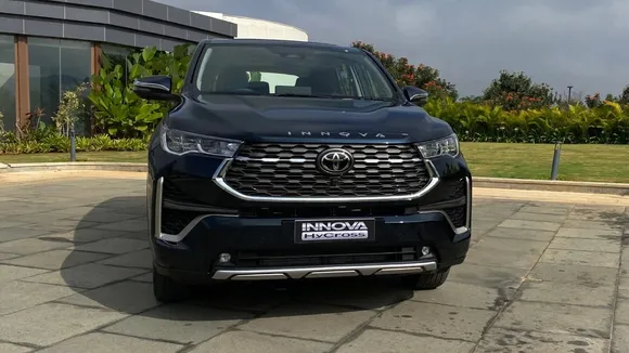 Toyota Innova HyCross