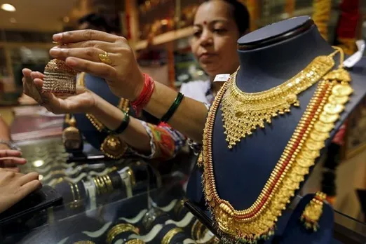 Silver, Gold Rate Today: सोना बना 44 हजारी, 1 दिन में 953 रु हुआ महंगा, अब 10 ग्राम का ये है भाव