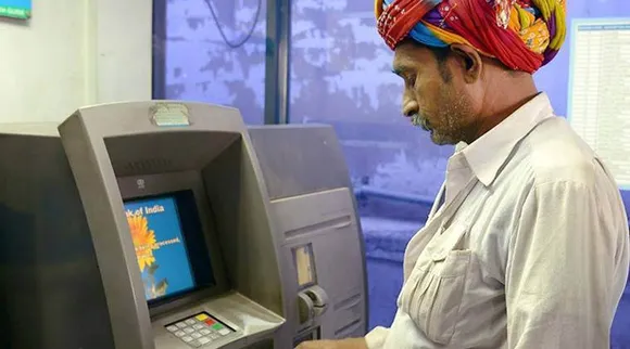ATM से कैश निकालने पर अब देने होंगे ज्यादा पैसे, आज से इंटरचेंज फीस बढ़ी