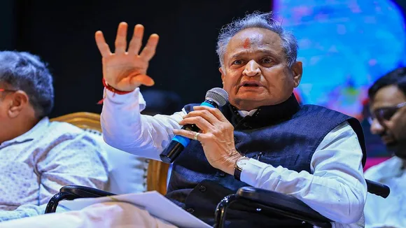Rajasthan Chief Minister, Ashok Gehlot, PM Modi, Gehlot ready to leave CM Post, Ashok Gehlot bigger fakir than Modi, अशोक गहलोत, राजस्थान के मुख्यमंत्री, मुख्यमंत्री की कुर्सी छोड़ना चाहते हैं गहलोत, अशोक गहलोत को नहीं छोड़ रही सीएम की कुर्सी, मोदी से बड़े फकीर हैं अशोक गहलोत, अशोक गहलोत के दिलचस्प दावे, राजस्थान विधानसभा चुनाव, Rajasthan Assembly Election