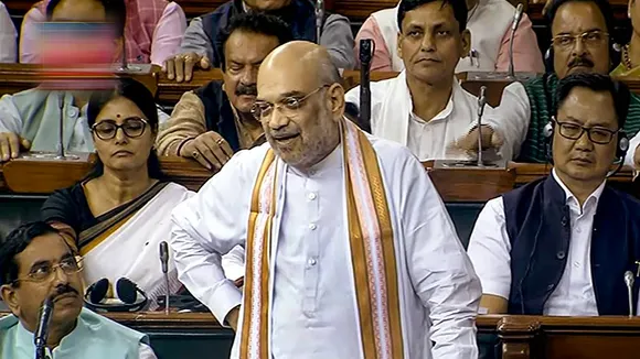 No-Confidence Motion Debate, लोकसभा, अविश्वास प्रस्ताव, लोकसभा में बहस, अमित शाह, Amit Shah, राहुल गांधी, Smriti Irani, Rahul Gandhi, स्मृति ईरानी, राहुल गांधी, फ्लाइंग किस, Flying Kiss, Rahul Gandhi Flying Kiss Viral Video, राहुल गांधी फ्लाइंग किस वायरल वीडियो
