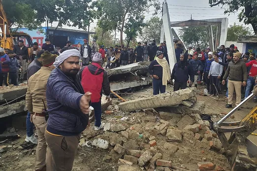 21 dead in roof collapse at Ghaziabad cremation ground, Muradnagar cremation ground incident, shed collapsed in Muradnagar