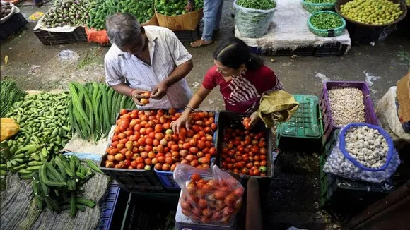 CPI Inflation Data, Inflation at 15-month high, 7.44% हुई खुदरा महंगाई दर, India retail inflation, jump in food prices, CPI Inflation rises to 7.44 pc in July, Retail Inflation breaches RBI’s upper tolerance limit, खुदरा महंगाई दर, खुदरा महंगाई दर 15 महीने के सबसे ऊंचे स्तर पर, रिटेल इंफ्लेशन, रिजर्व बैंक, आरबीआई