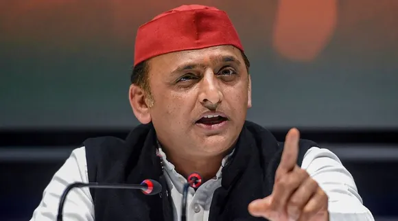 UP Election 2022 : अखिलेश यादव के करीबी नेताओं के खिलाफ इनकम टैक्स छापे जारी,सपा प्रमुख ने कहा- बीजेपी को हार का डर सता रहा है