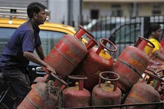 LPG पोर्टेबिलिटी को मिली मंजूरी, अब किसी भी डिस्ट्रीब्यूटर से भरवा सकेंगे रसोई गैस सिलेंडर