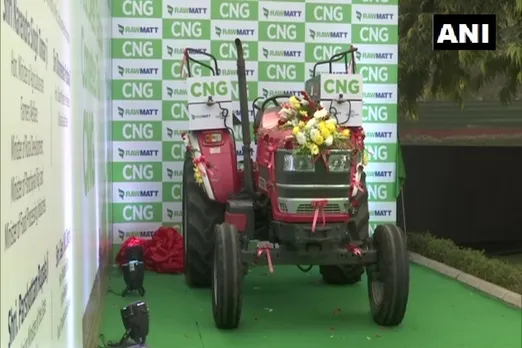 NITIN Gadkari launchES India first CNG tractor on Friday 12TH FEB KNOW HERE THE FEATURES
