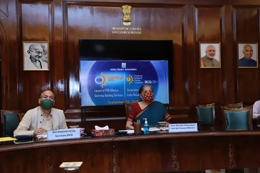 Finance Minister Nirmala Sitharaman on Wednesday launched a doorstep banking services initiative by public sector banks, PSBs, वित्त मंत्रालय, सार्वजनिक क्षेत्र के बैंक, पीएसबी, पब्लिक सेक्टर बैंक, वित्त मंत्री, निर्मला सीतारमण, डोर स्टेप बैंकिंग