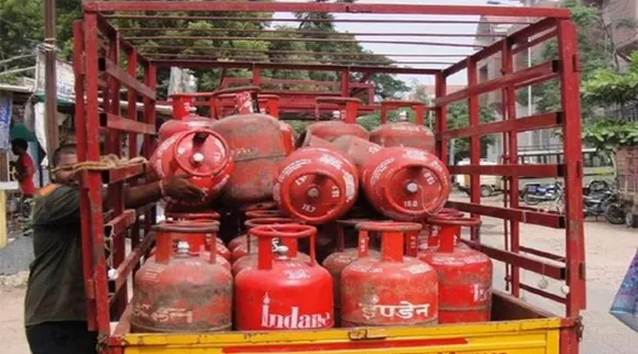 Paytm LPG Offer: रसोई गैस की बुकिंग पर पेटीएम का नया ऑफर, कैशबैक से लेकर मुफ्त सिलेंडर तक देने का एलान