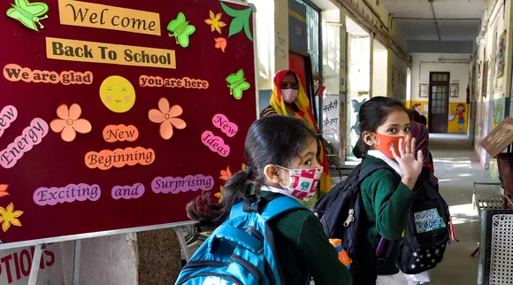 Covid 19 Outbreak in NCR Schools : नोएडा के एक स्कूल में मिले कोरोना के 16 मामले, गाजियाबाद में भी 3 स्कूली बच्चे संक्रमित