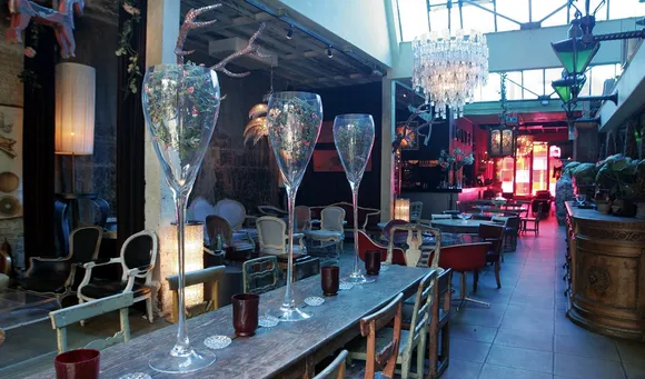 As Covid cases rise, Delhi bans restaurant dine-in services, closes bars