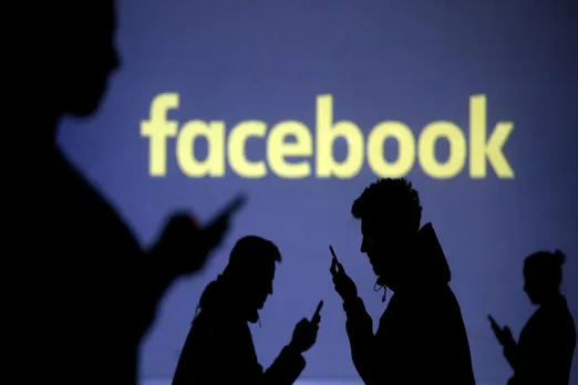facebook having problem with iPhone users showing them logout