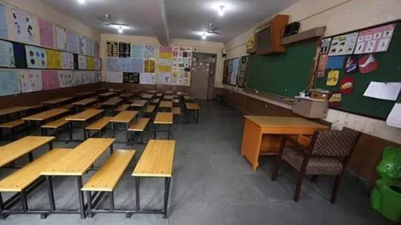 School Kids fell unconscious in Bulandshahr Uttar Pradesh