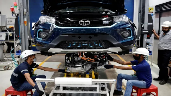 Tata Group, EV battery plant in UK, £4 billion investment, Rishi Sunak, INR 42,500 crore, टाटा समूह का ब्रिटेन में निवेश, टाटा ग्रुप का ईवी बैटरी प्लांट, ब्रिटेन में टाटा ग्रुप का भारी निवेश, यूरोप का सबसे बड़ा ईवी बैटरी प्लांट, JLR, जैगुआर लैंड रोवर