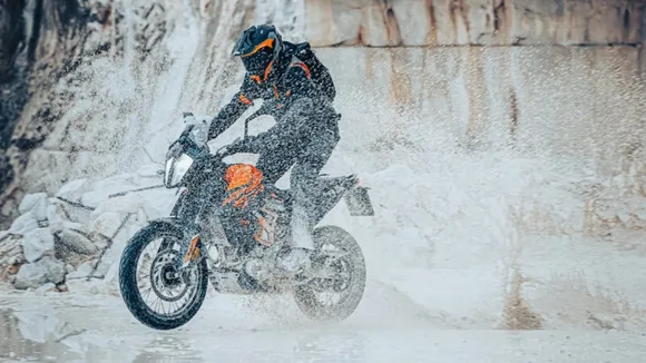 2023-KTM-390-Adventure-1