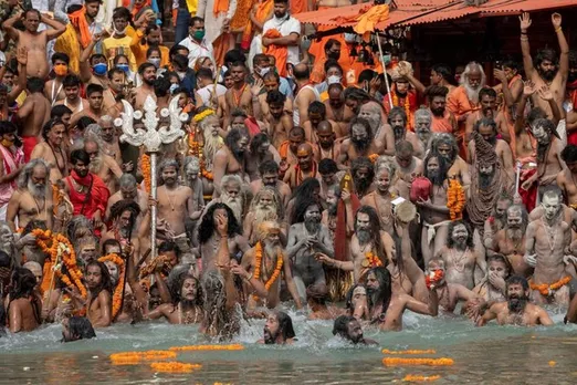 lakhs of people bath in second shahi snaan in haridwar mahakumbh till today afternoon