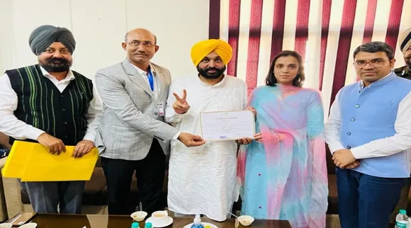 Punjab Election Result 2022 Live: AAP की सुनामी में बहे तमाम दिग्गज, अमरिंदर, सिद्धू और चन्नी हारे, बादल पिता-पुत्र भी नहीं बचा पाए अपनी सीट