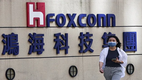Foxconn, Vedanta, chip manufacturing, Foxconn-Vedanta JV, Semiconductor Chip, फॉक्सकॉन, वेदांता, सेमीकंडक्टर चिप, सेमीकंडक्टर चिप मैन्युफैक्चरिंग, फॉक्सकॉन-वेदांता ज्वाइंट वेंचर, फॉक्सकॉन-वेदांता साझा उपक्रम, फॉक्सकॉन-वेदांता साझा उद्यम, फॉक्सकॉन-वेदांता गुजरात इकाई, मोदी सरकार, Modi Govt, Make In India, मेक इन इंडिया