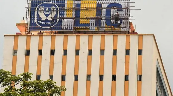 Russia-Ukraine War Impact: LIC IPO में हो सकती है देरी, वित्त मंत्री ने कहा, जरूरत पड़ी तो टाइमलाइन पर दोबारा विचार के लिए तैयार