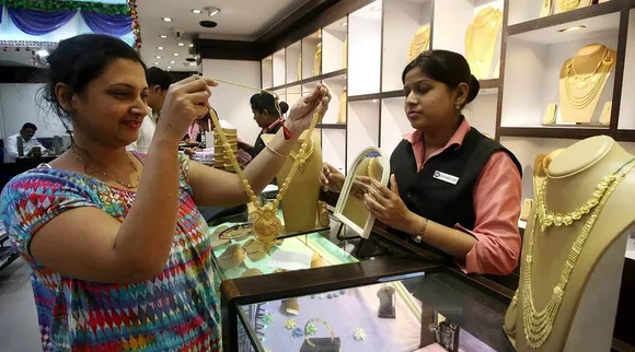 Gold Price Today :  दिवाली बीतते ही हाजिर बाजार में चढ़े गोल्ड के दाम, चांदी भी हुई मंहगी-जानें क्या है वजह