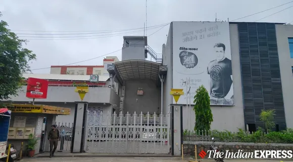 दैनिक भास्कर और भारत समाचार के दफ्तरों पर इनकम टैक्स रेड, विपक्ष ने कहा-कोरोना के सच का खुलासा सरकार को बर्दाश्त नहीं