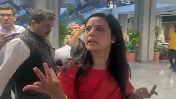 Mahua Moitra, Lok Sabha Ethics Committee, Opposition members storm out of meeting, panel chief accused of asking personal and unethical questions, TMC MP, Gifts-for-query, Darshan Hiranandani, Nishikant Dubey, Jay Anant Dehadrai, महुआ मोइत्रा, लोकसभा एथिक्स कमेटी, लोकसभा आचार समिति, विपक्षी सदस्य बैठक से बाहर निकले, समिति अध्यक्ष पर व्यक्तिगत और अनैतिक सवाल पूछने का आरोप, टीएमसी सांसद, गिफ्ट-फॉर-क्वेरी, दर्शन हीरानंदानी, निशिकांत दुबे, जय अनंत देहदराय