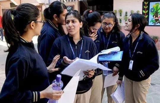 cbse english paper class10 board-term 1 exam 2021 passage raises controversy decide full-marks award to all students congress sonia gandhi priyanka gandhi rahul gandhi