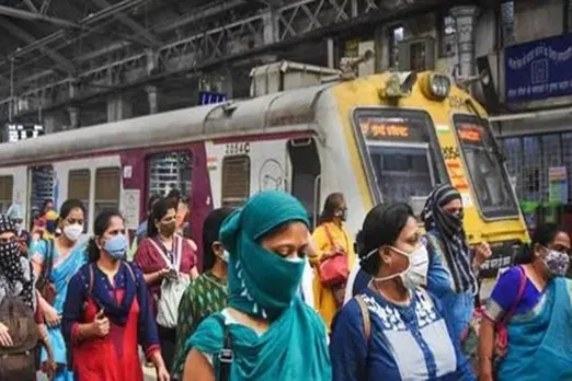 Indian Railway News Not wearing masks on railway premises now punishable under Railway Act fine up to Rs 500 orders indian Railways