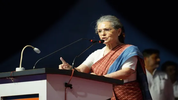 Karnataka Election, Sonia Gandhi, BJP demands derecognition of Congress, BJP wants FIR against Sonia Gandhi, Karnataka sovereignty remark, कर्नाटक विधानसभा चुनाव, सोनिया गांधी के भाषण पर विवाद, कर्नाटक की संप्रभुता का विवाद, चुनाव आयोग पहुंची बीजेपी, क्या खत्म होगी कांग्रेस की मान्यता? कांग्रेस, बीजेपी, नरेंद्र मोदी, कपिल सिब्बल, दिग्विजय सिंह, चुनाव आयोग