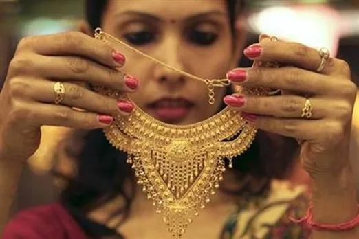 Gold Investment: गिरावट के बाद तेजी से बढ़ सकते हैं गोल्ड के दाम, क्या यह खरीदारी का सही वक्त है?