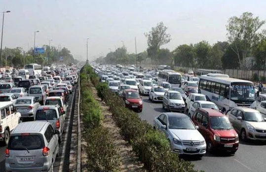 Diesel Car in Delhi: दिल्ली में चला सकते हैं दस साल पुरानी डीजल कार, लेकिन माननी होगी ये शर्त