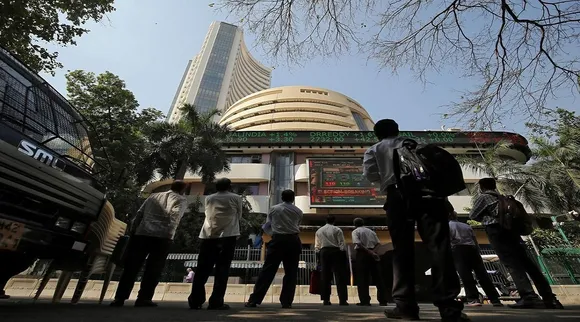 share market today 24 january live updates IN HINDI bse sensex nse nifty 50 rupee vs dollar reliance voda idea airtel bandhan bank sbi cards paytm rakesh jhunjhunwala portfolio share federal bank stocks in focus