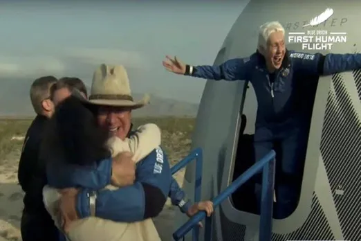 Jeff Bezos travels in space New Shepard lands safely