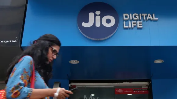 Reliance Jio, launche, new recharge plan, sixth birth anniversary, offers, 365 days validity, 2.5GB data