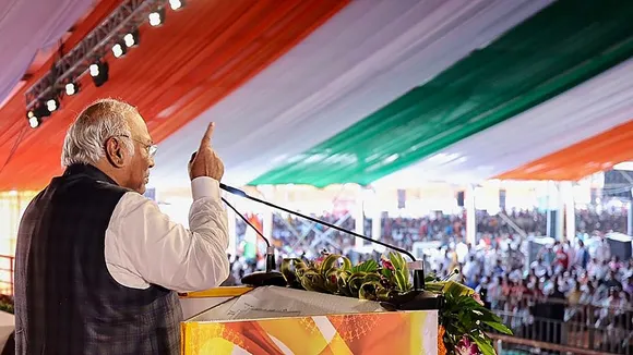 Congress President, Mallikarjun Kharge, Women's reservation bill, BJP, OBC quota, caste census, Raipur, Mallikarjun Kharge, Krishak sah Shramik Sammelan, farmers-cum-labourers convention, Chhattisgarh government, Sumabhata village, Balodabazar-Bhatapara, Congress, Rahul Gandhi, save the Constitution, Rajiv Gandhi, Census, delimitation, Narendra Modi, Amit Shah, Prime Minister, PM Modi, Sonia Gandhi, Priyanka Gandhi, Ram Nath Kovind, President Droupadi Murmu, new Parliament, Bhupesh Baghel, BJP president, JP Nadda, Assembly polls, Rajiv Gandhi Kisan Nyay Yojana, Godhan Nyay Yojana, Mukhyamantri Nirman Shramik Pension Sahayata Yojna, कांग्रेस अध्यक्ष, मल्लिकार्जुन खड़गे, महिला आरक्षण बिल, भाजपा, ओबीसी कोटा, जाति जनगणना, रायपुर, मल्लिकार्जुन खड़गे, कृषक सह श्रमिक सम्मेलन, किसान-सह-मजदूर सम्मेलन, छत्तीसगढ़ सरकार, सुमाभाटा गांव, बलौदाबाजार-भाटापारा, कांग्रेस, राहुल गांधी, संविधान बचाओ, राजीव गांधी, जनगणना, परिसीमन, नरेंद्र मोदी, अमित शाह, प्रधानमंत्री, पीएम मोदी, सोनिया गांधी, प्रियंका गांध