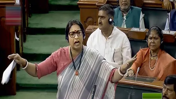 No-Confidence Motion Debate, लोकसभा, अविश्वास प्रस्ताव, लोकसभा में बहस, राहुल गांधी, Smriti Irani, Rahul Gandhi, स्मृति ईरानी, राहुल गांधी, फ्लाइंग किस, Flying Kiss, Rahul Gandhi Flying Kiss Viral Video, राहुल गांधी की फ्लाइंग किस का वायरल वीडियो