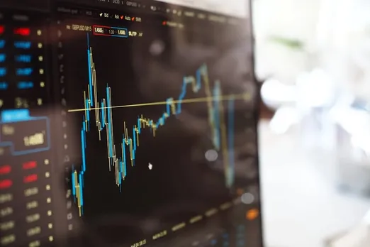 share market today 27 october live updates IN HINDI sensex nifty rupee vs dollar reliance voda idea adani ports bjaj auto maruti pnb canara bank stocks in focus