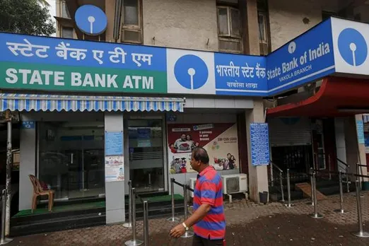 अलर्ट! SBI, HDFC समेत कई बैंकों में बदल गए कामकाज के घंटे, ब्रांच जाना पड़े तो जान लें सही समय