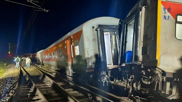 Bihar train accident, Northeast Superfast Express, Northeast Express derails, Buxar Train Accident, NE Express Accident, NE Express derails, Delhi- Kamakhya Train, बिहार ट्रेन हादसा, नॉर्थईस्ट सुपरफास्ट एक्सप्रेस, नॉर्थईस्ट एक्सप्रेस पटरी से उतरी, बक्सर ट्रेन हादसा, एनई एक्सप्रेस हादसा, एनई एक्सप्रेस पटरी से उतरी, दिल्ली- कामाख्या ट्रेन