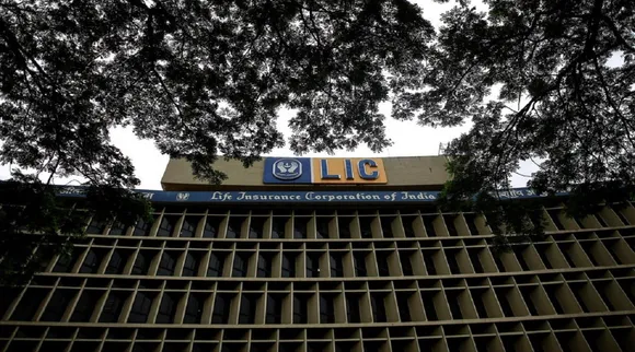 LIC में 5% तेजी, शेयर 700 रुपये के पार, नुकसान की हल्की भरपाई पर बेच दें या अभी बने रहें