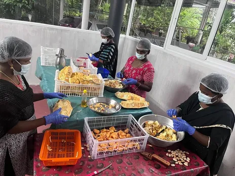 Kartik-suresh-exotic-fruits-jackfruits-women-sorting-30stades