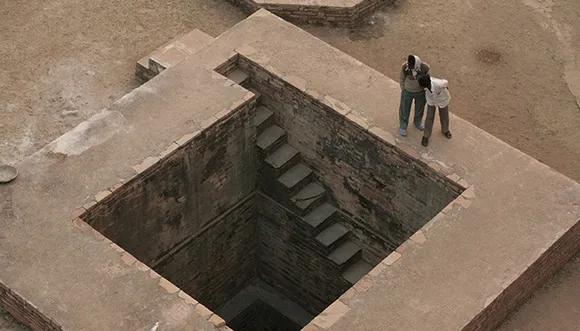 battisi-baoli-chanderi-mp-ghats-steps-30stades