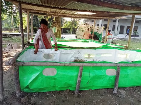 kanika-new-talukdar-examining-compost-bed-30stades