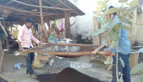 jitendra-moharana-vermicompost-filtering-30stades