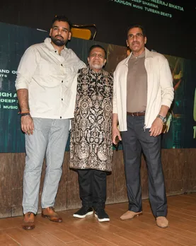 Shakeel Saifi with Mukesh Rishi and son