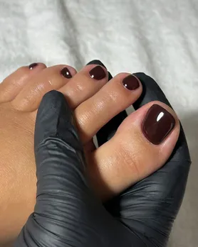 nails